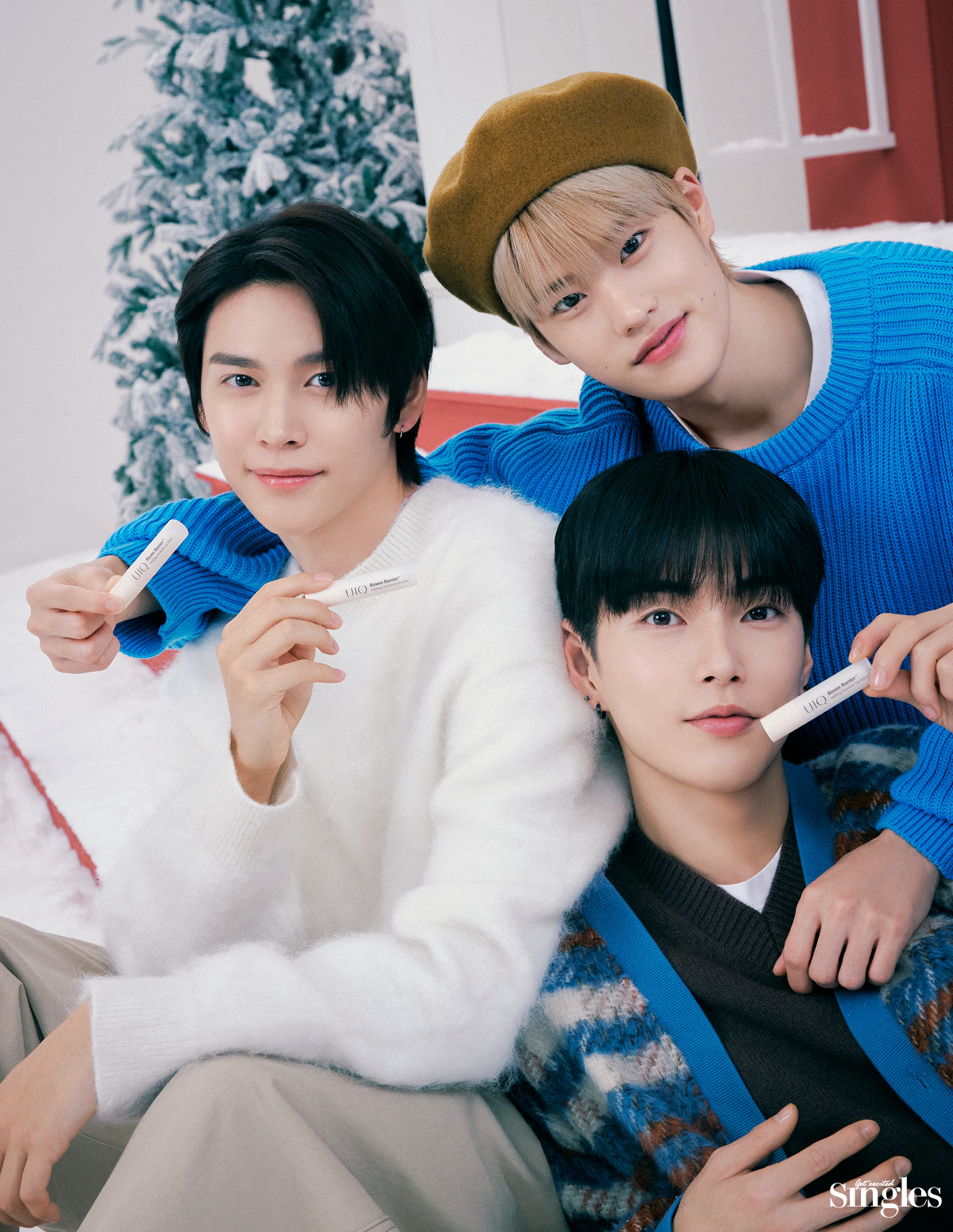 유이크 바이옴 베리어 멜팅 모이스처 림밤 오리지널을 든 라이즈 은석, 소희, 승한의 싱글즈 화보